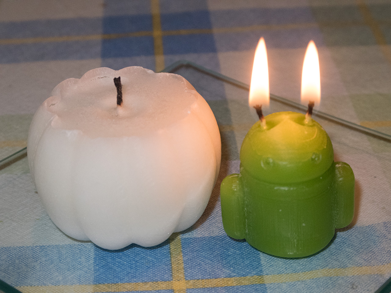 Svíčky dýně a Android hořící